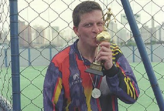 Ricardo Feltrin no campeonato de futebol Folha por Folha, em 1997, seis anos depois de entrar no jornal. Foto: Leonardo Colosso/Folhapress