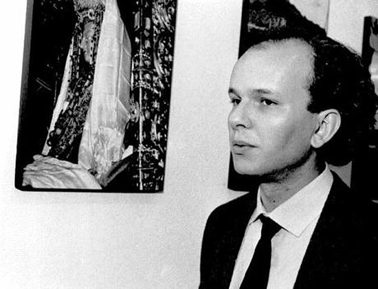 Marcelo Tas na abertura da exposição Claudia Proushan, em 1989. Foto: Claudio Freitas/Folhapress