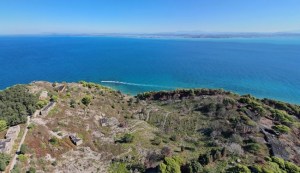 Imagem da ilha Sazan, na Albânia, capturada no Google View em setembro de 2022.