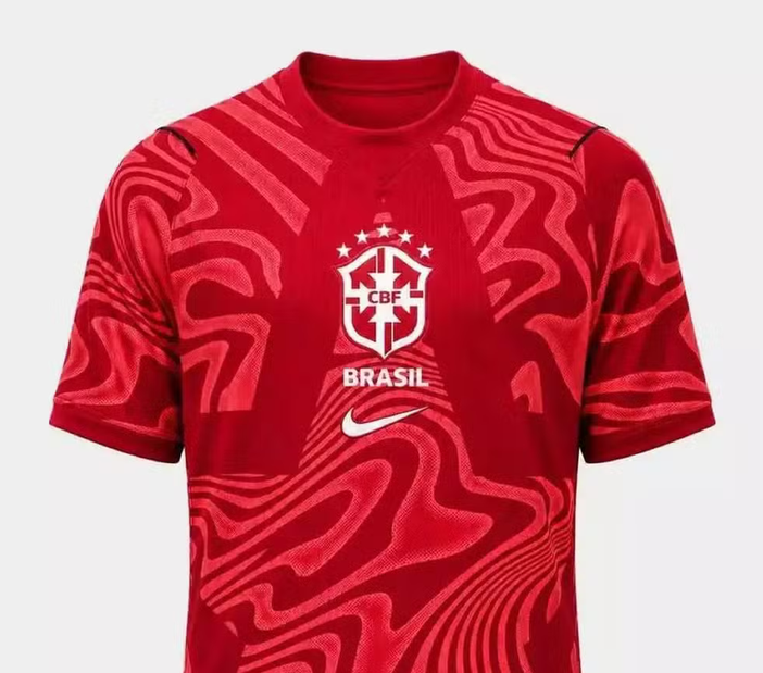 Uniforme oficial vermelho apresentado para a seleção brasileira em 2026, que acabou vetado pela CBF.