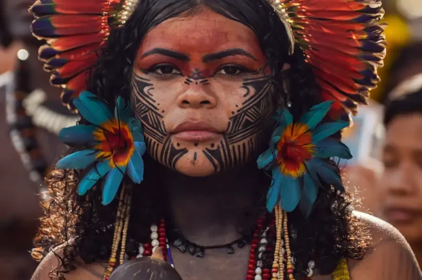 Mulher indígena no Brasil.